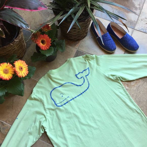 Vineyard Vines Tops - Vineyard Vines LS Whale Pocket Tee (like NEW)